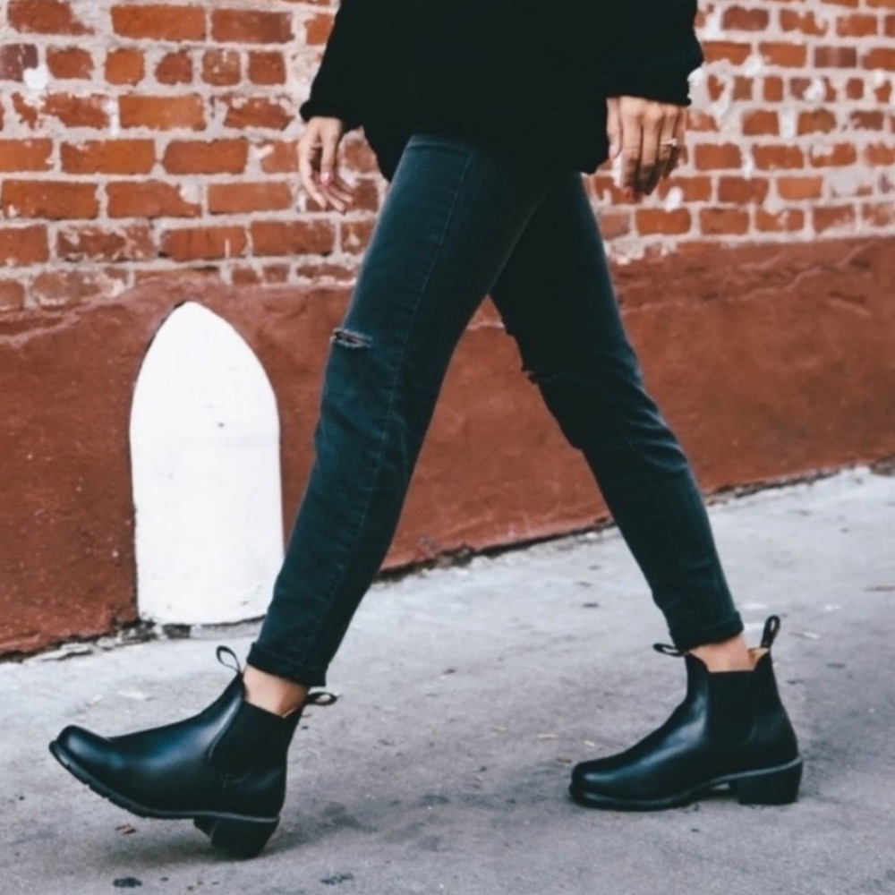 Blundstone 1671 Heeled Chelsea Boots - Picture 4 of 16